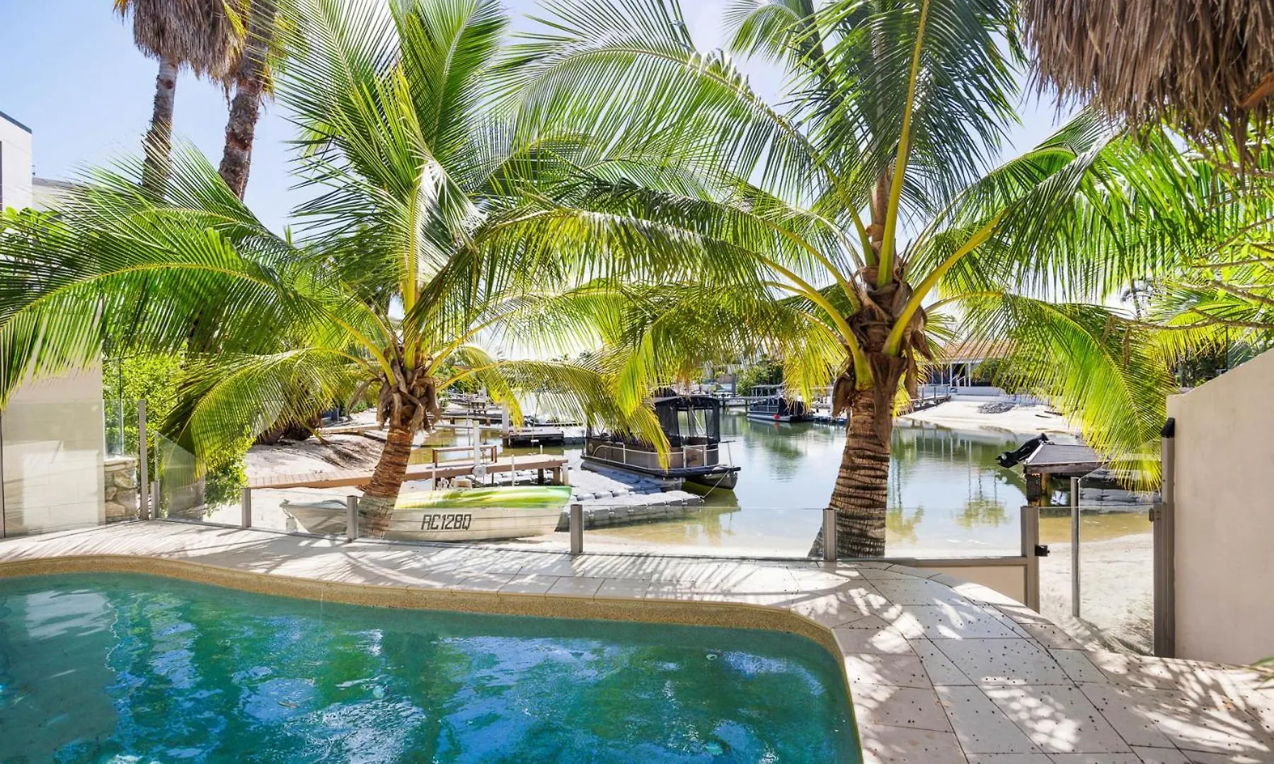 Semesterbostad Pet-Friendly Waterfront Hideaway