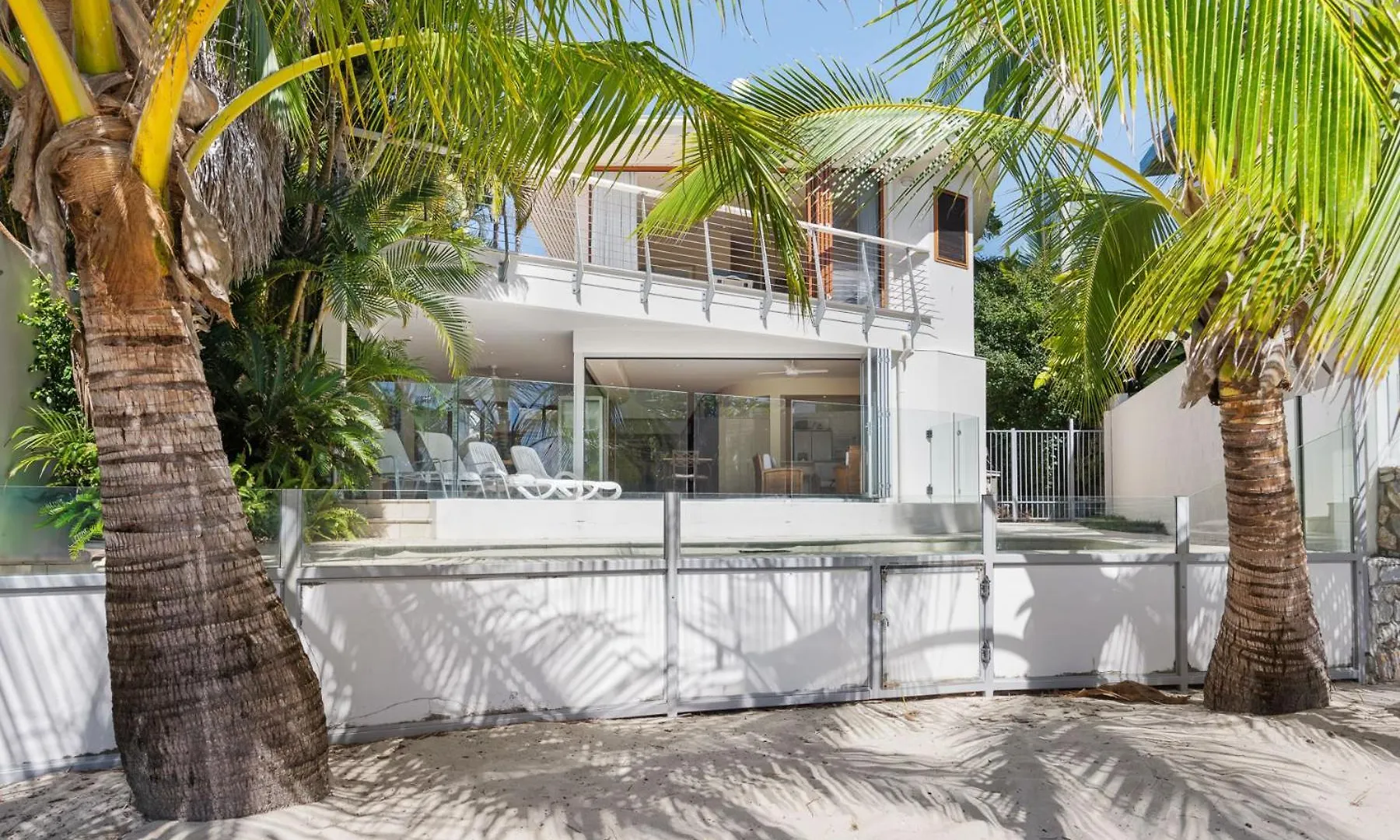 Pet-Friendly Waterfront Hideaway Noosa Heads