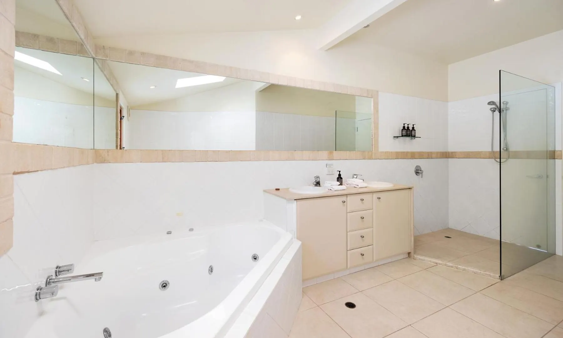 Dom wakacyjny Willa Pet-Friendly Waterfront Hideaway Noosa Australia