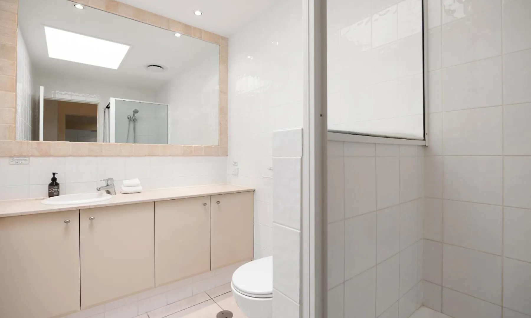 Willa Pet-Friendly Waterfront Hideaway Noosa