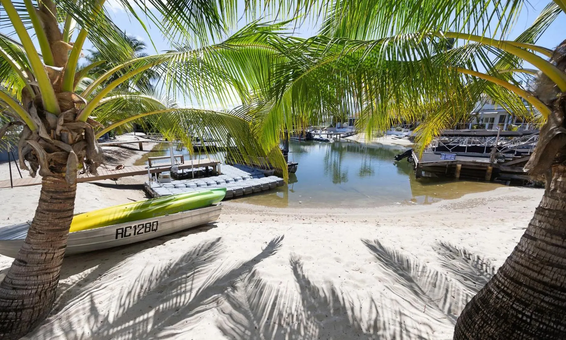 Dom wakacyjny Willa Pet-Friendly Waterfront Hideaway Noosa Australia